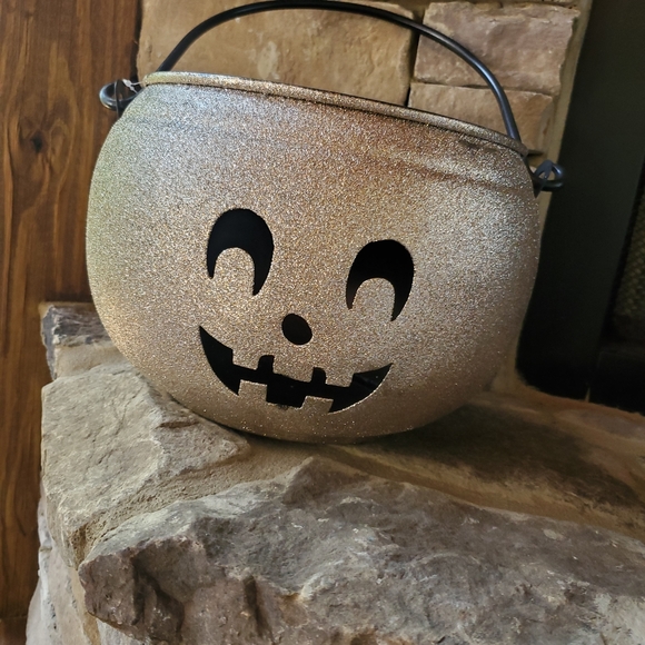 Gorgeous Metal Jack O Lantern Candle Holder-NWT - Picture 3 of 6